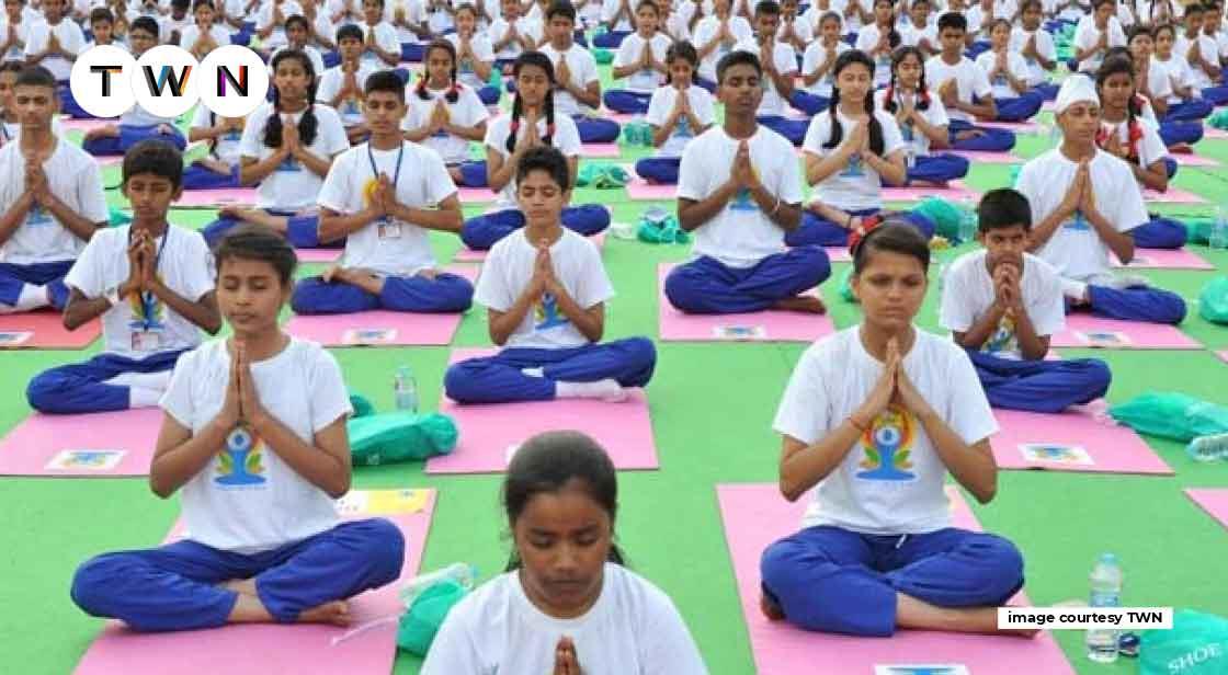  विद्यार्थियों के लिए योग के अद्भुत लाभ