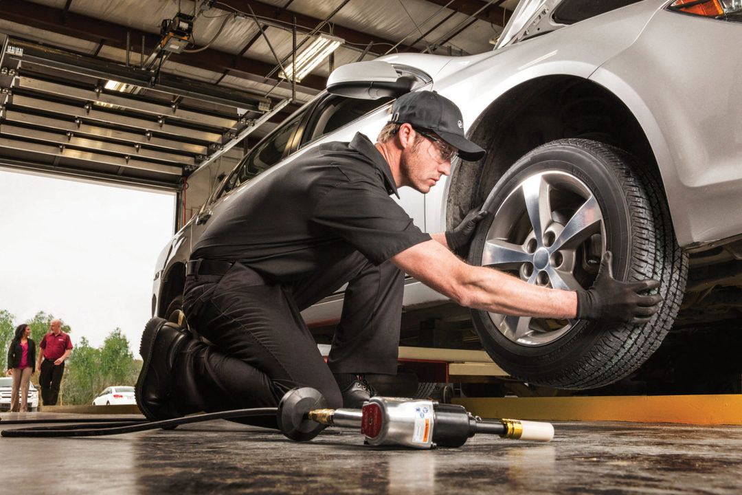 How to Choose the Right Oil During Car Servicing: A Comprehensive Guide