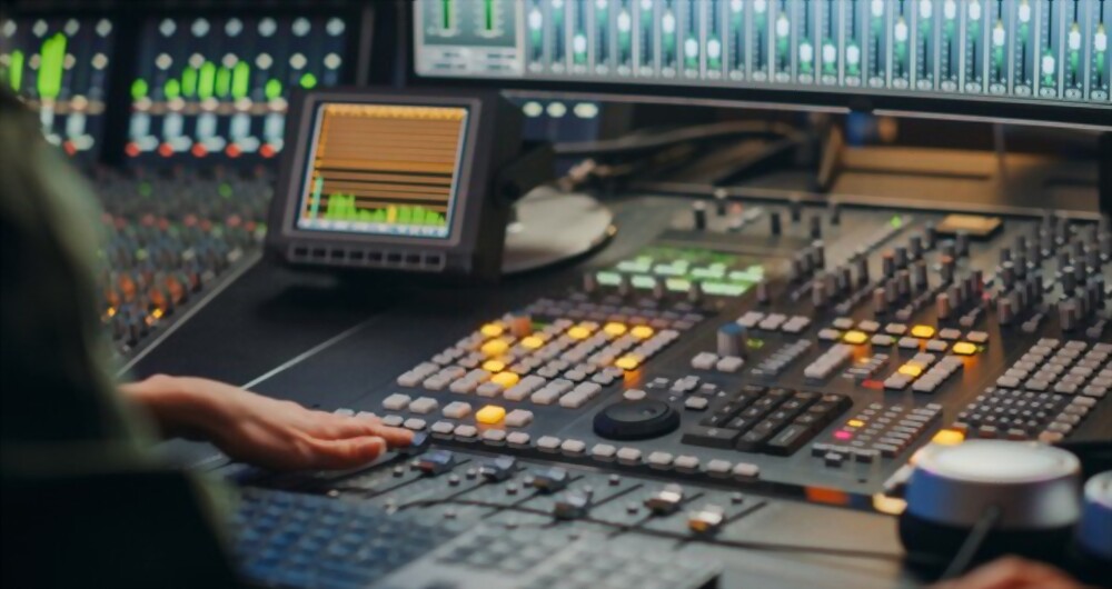 Hire Well-Equipped Professionally Run Recording Studio