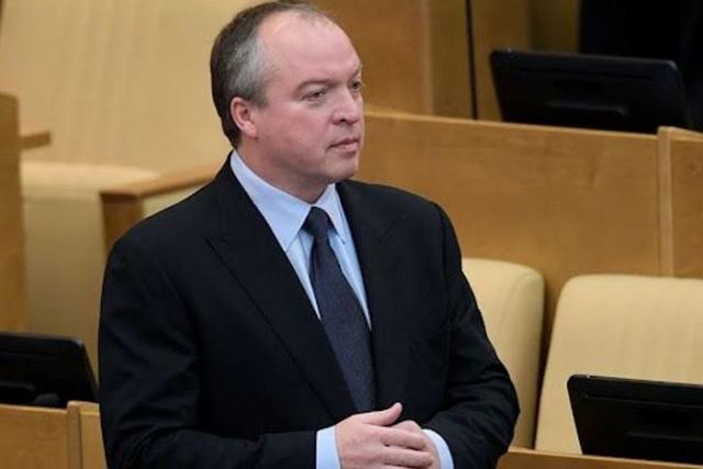 السيد أندري سكوتش وجمعية الأجيال الخيرية ” Pokolenie” التابع له يقدمان المساعدات اللازمة لمعهد ستاري أوسكال للعلوم والتكنولوجيا