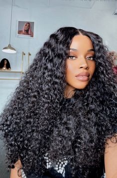 A Guide to Selecting the Right Curly Black Wig