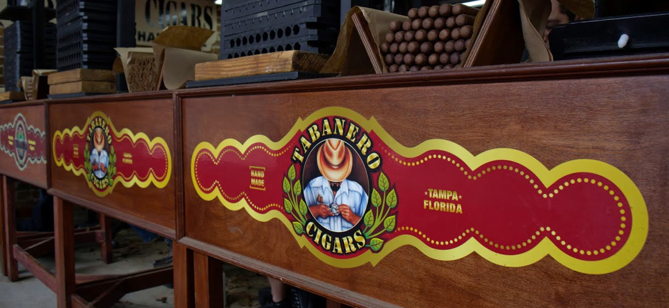 Enjoy Cigar Smoking With Hand Rolled Cigars
