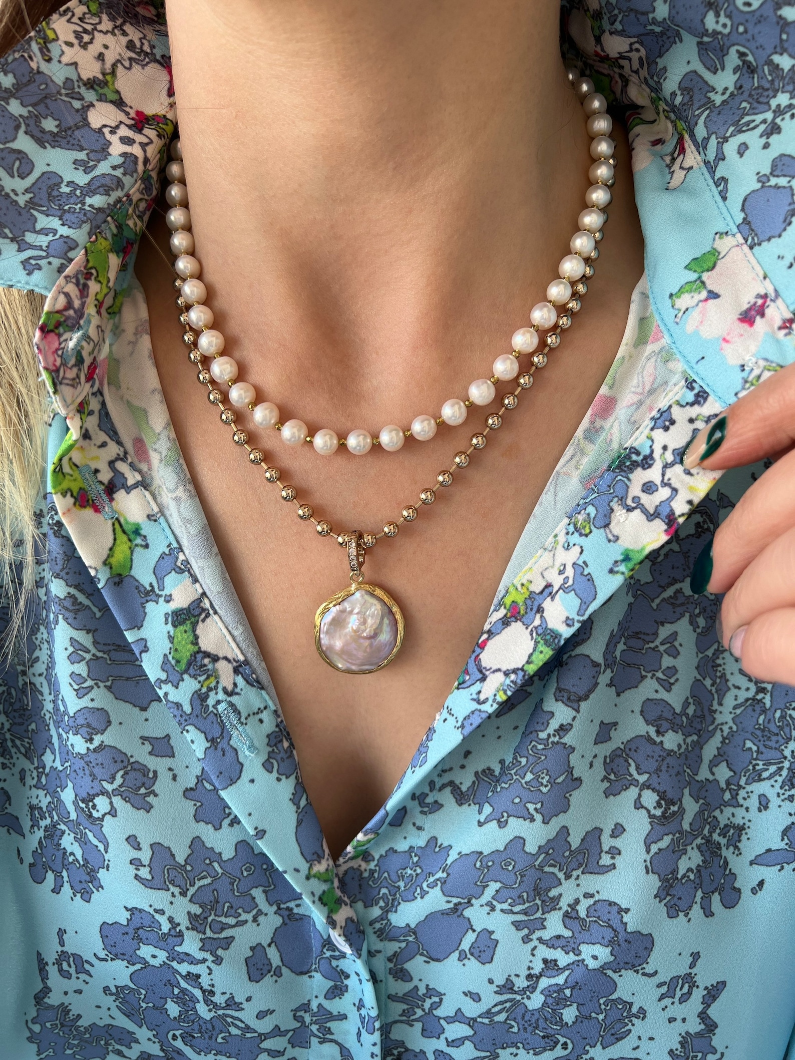 Why everyone is loving the new, avant-garde pearl necklace aesthetics this spring