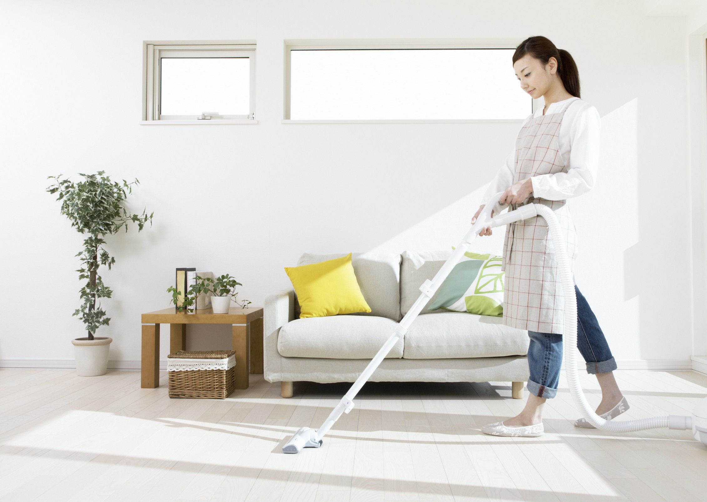 Deep Cleaning vs Regular House Cleaning: What You’re Actually Missing