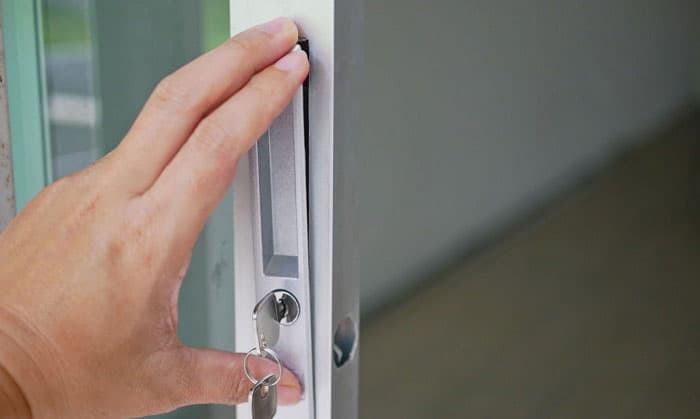 How a Locksmith can help to secure your Sliding Door?