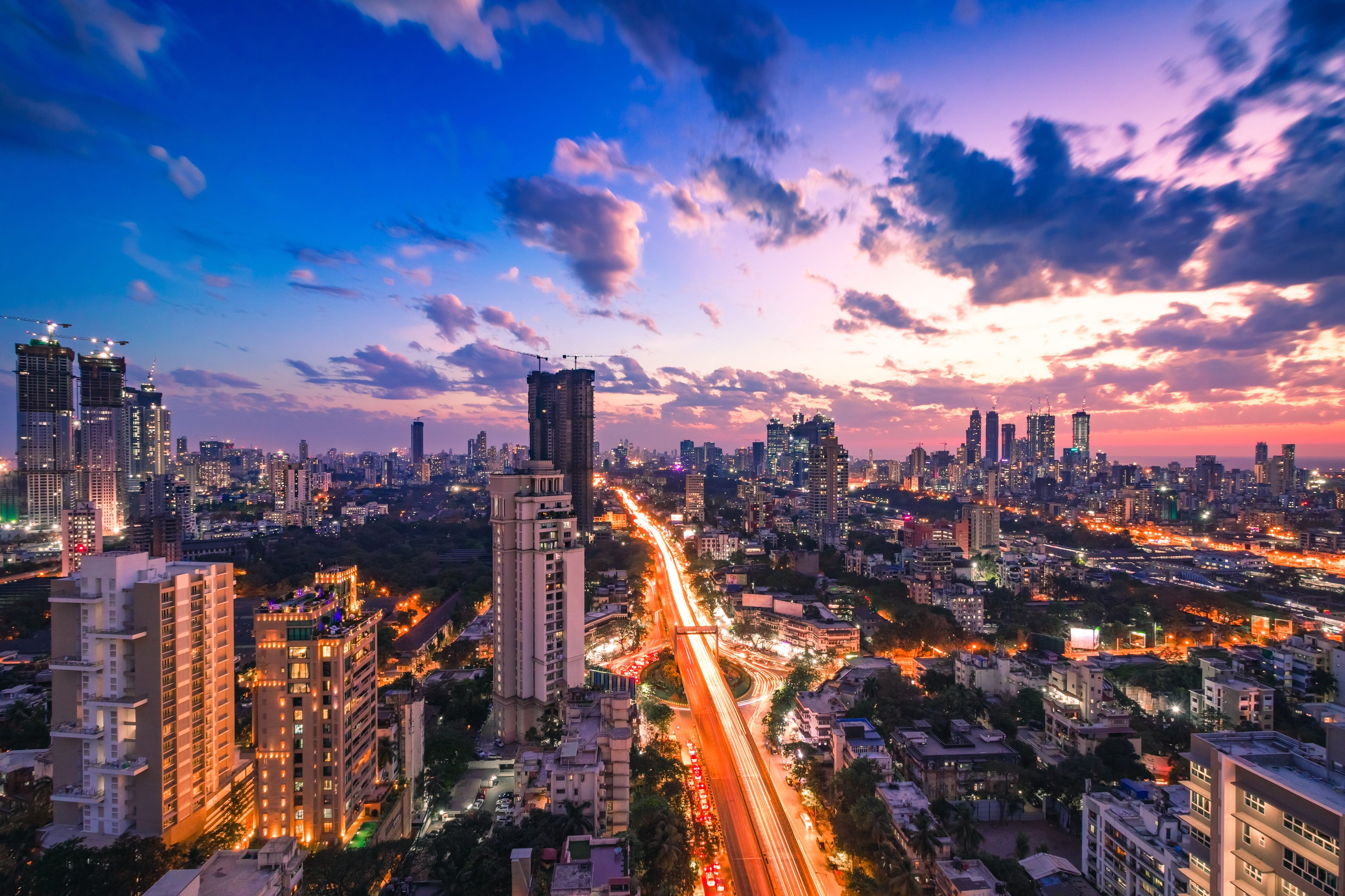 Smooth Rides: Pune to Mumbai Taxi – Your Hassle-Free Travel Solution