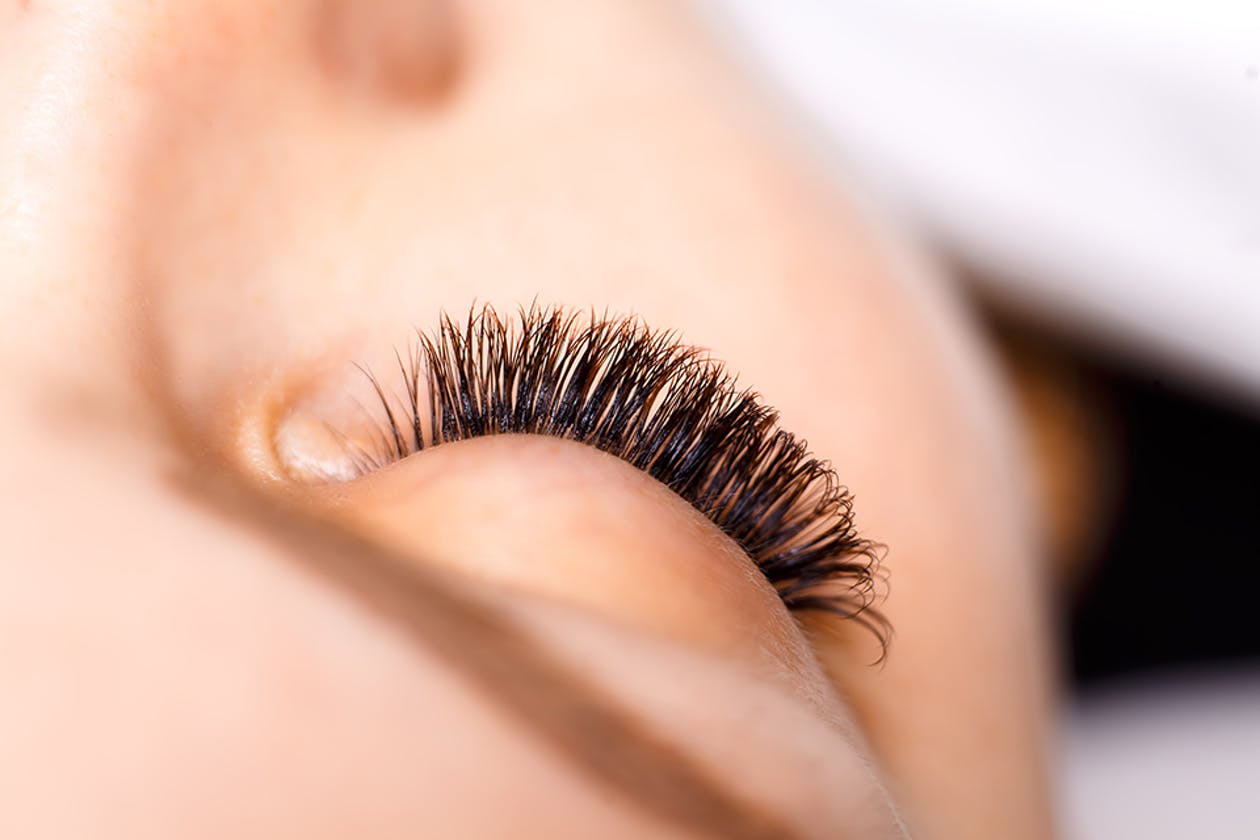 What is WooLash Eyelash Serum?