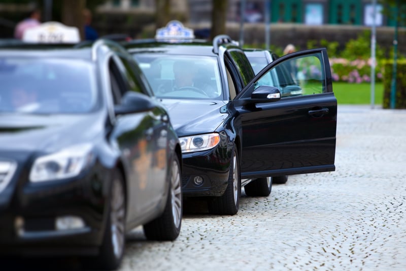 Comparing Economy vs. Luxury Car Rentals: Which Is Right for You?