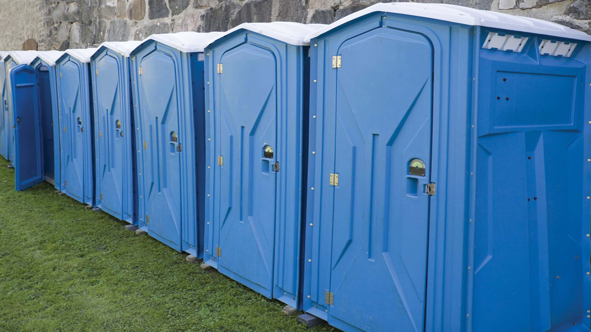 Why Does Construction Boom Lead To Tremendous Demand For Portable Toilets?