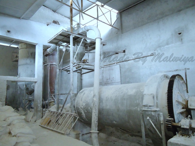 What is a ball mill and how can it be used?