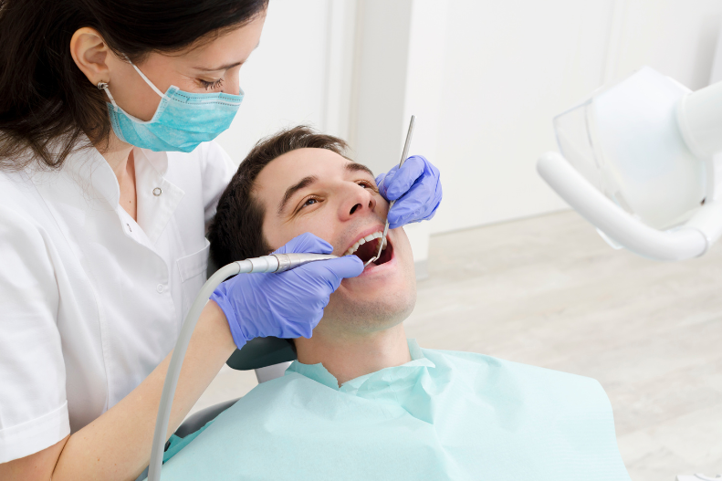 How an Emergency Dentist Near Me Can Save Your Smile