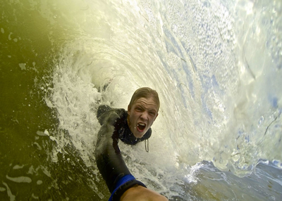 20 Perfect Vacation Selfies Taken At The Right Moment