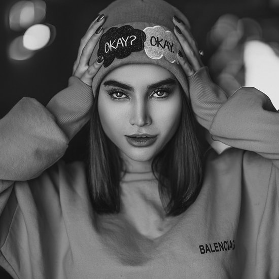 Never use these body languages when talking to customers