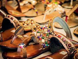 How to buy the best kohlapuri shoes?