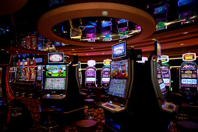 Understanding the Mechanics Behind Online Slot Games