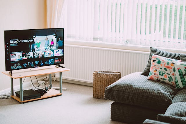 IPTV vs Traditional TV: Key Differences and Benefits
