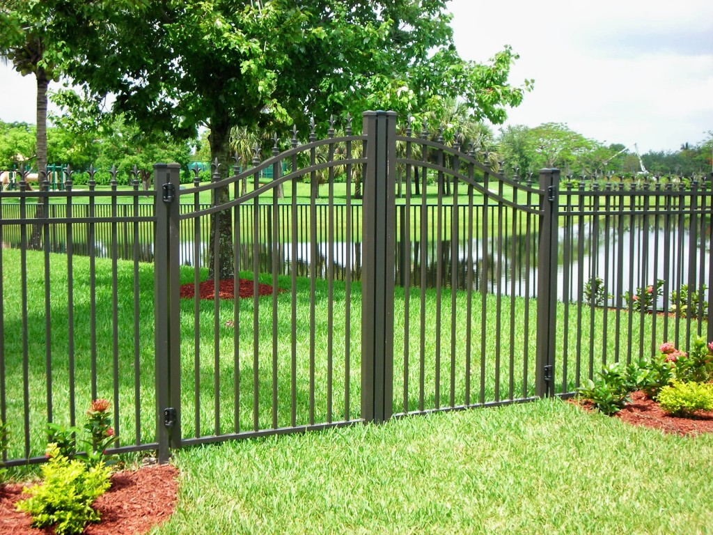 Enhancing Your Backyard With A Beautiful Fencing