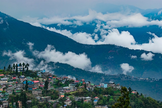 Discovering the Charms of Darjeeling: A Soul-Stirring Expedition through Nature's Paradise.	