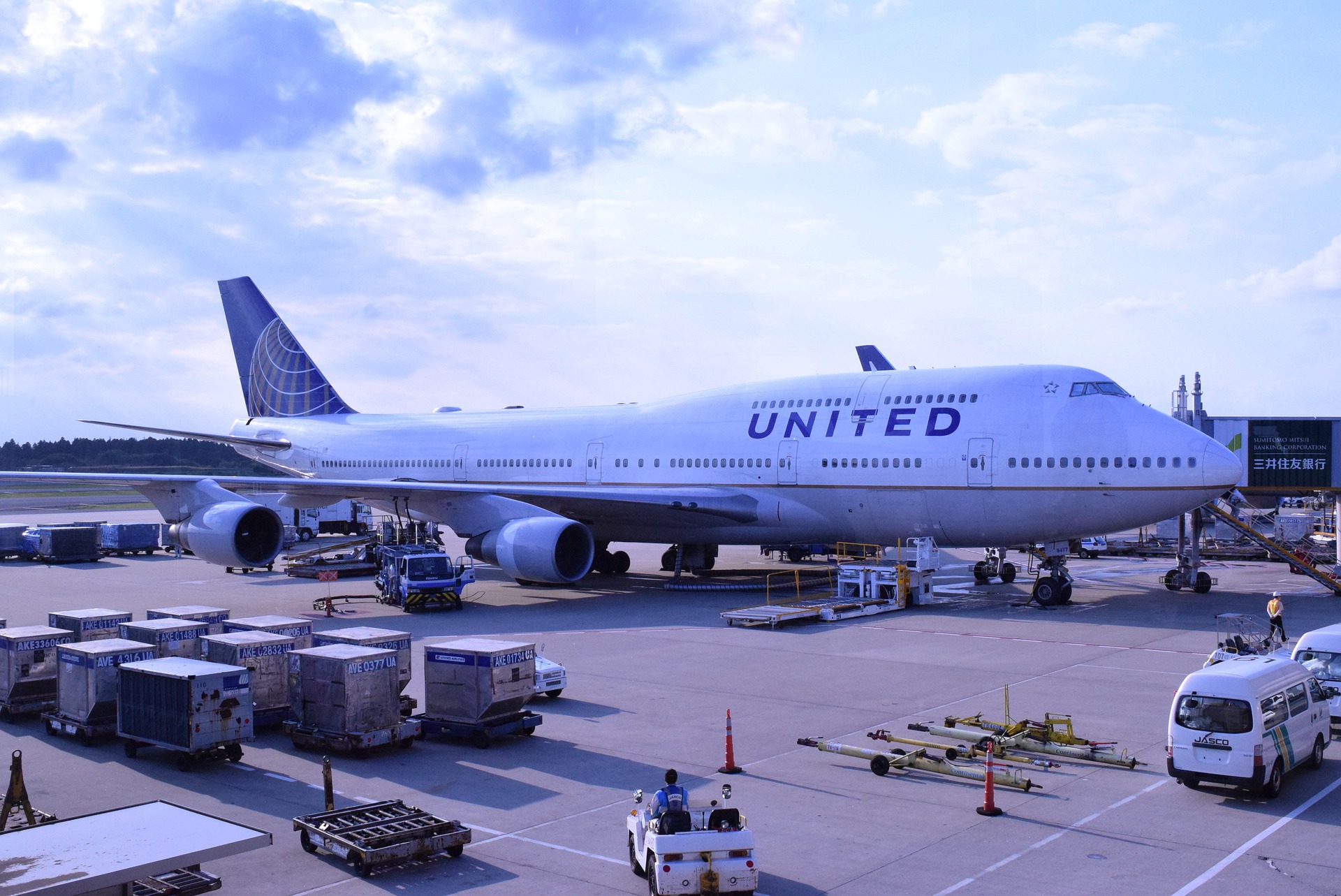 United Airlines baggage fees.
