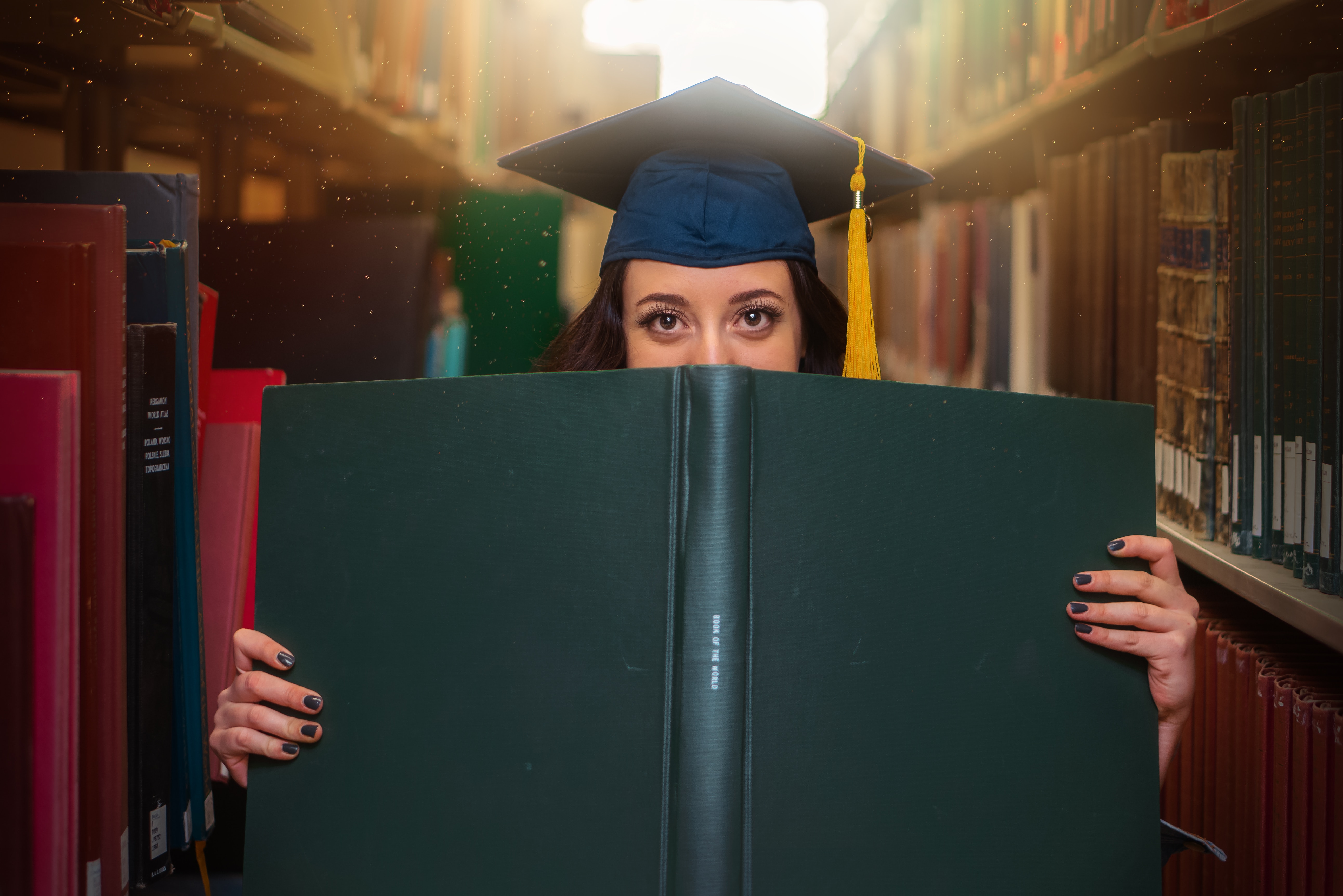 Maximize Your Scholarship Opportunities: Uniting Scholarships and Social Network Communities for Success