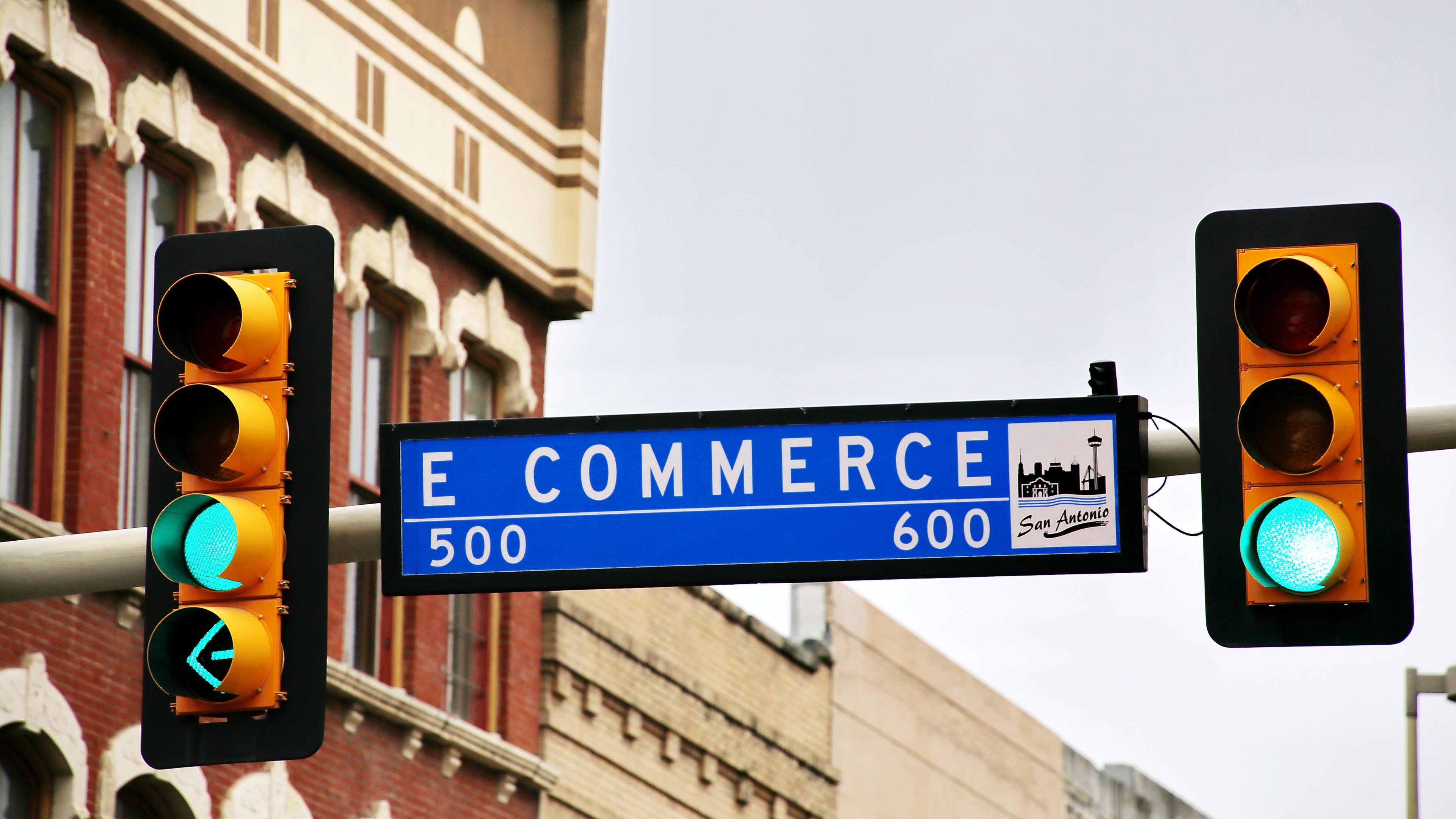 Top 8 Trends Shaping the Future of Ecommerce Technology in 2023