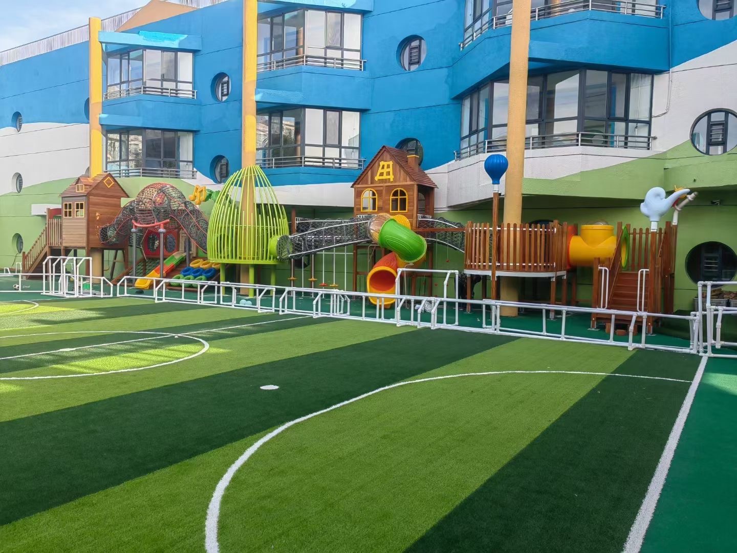 Kindergarten outdoor playground play equipment