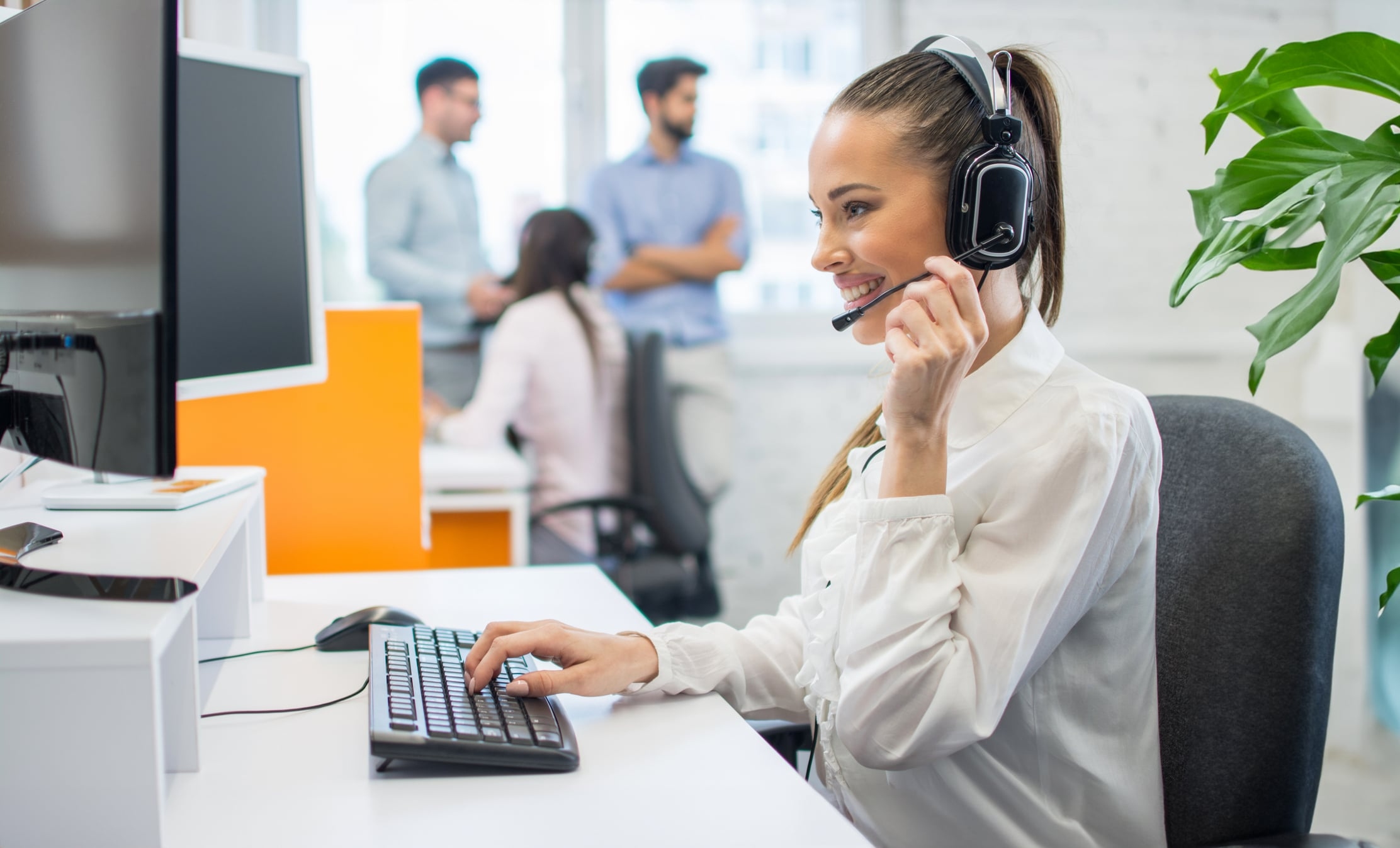 How Round-the-Clock Answering Services Can Maintain Communication and Efficiency in Your Small Business