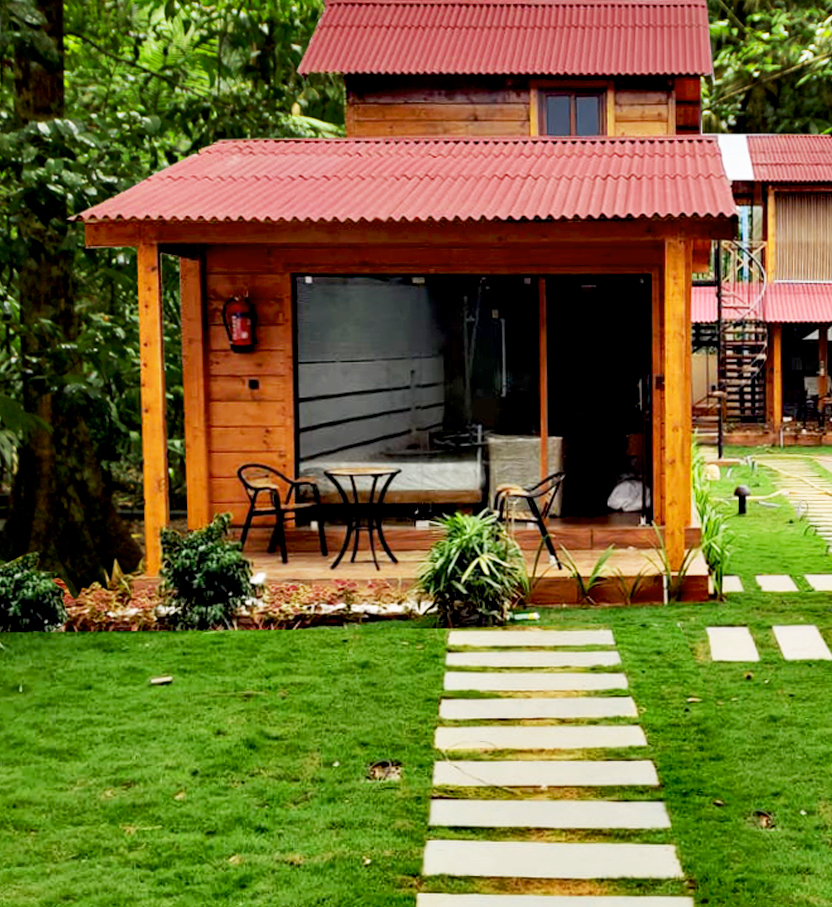 Wooden Decorated Rooms with Beach Access