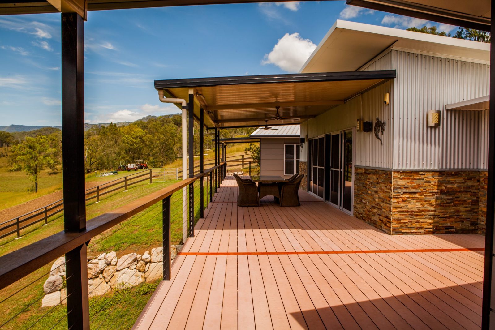Elevated Decks vs Ground-Level Decks: Which Suits Homes Better?