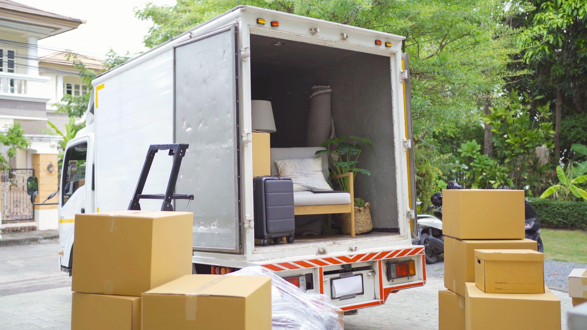 Ensuring a Secure Move: Verifying Credentials and Insurance of Long Distance Movers