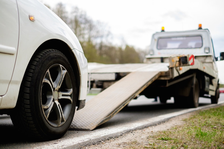 How Can a Car Towing Service Assist in The Event Of an Accident?