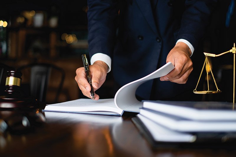 How To Select The Right Divorce Attorney: 6 Tips From A Lawyer.