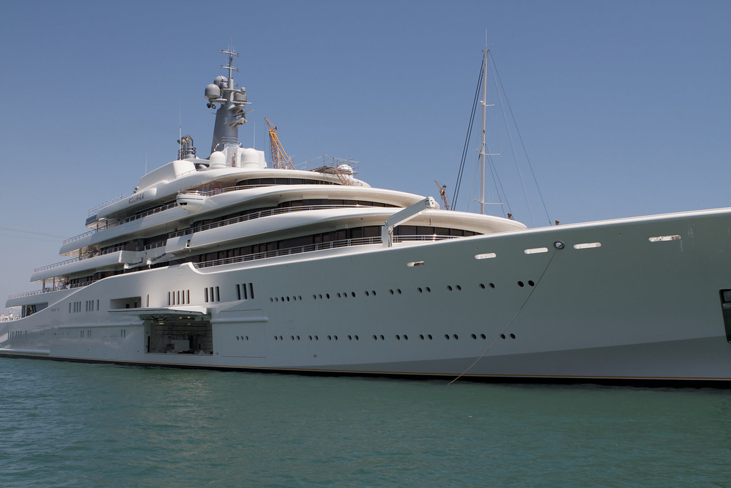 Yacht Contract in the Cyclades