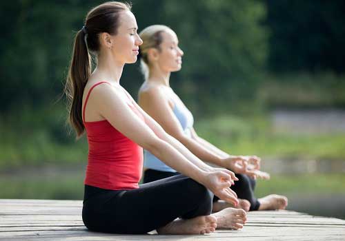 How to find centers for top yoga retreats?