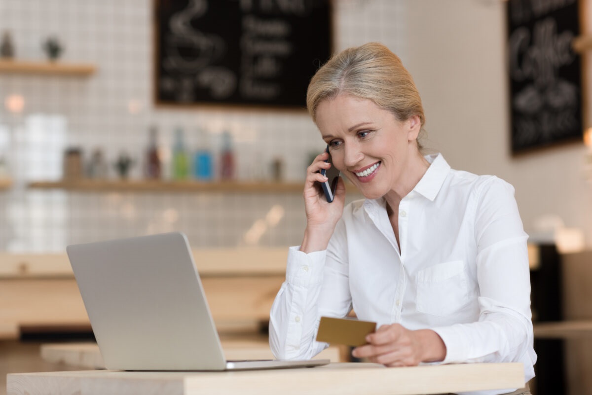 4 REASONS BUSINESS CARDS ARE STILL RELEVANT Do People Still Use Business Cards? 4 Reasons They’re Still Relevant