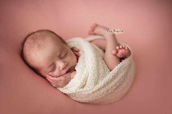 Berkshire Baby Photographer Strives Hard to Create a Smooth, Safe and Comfortable Environment!
