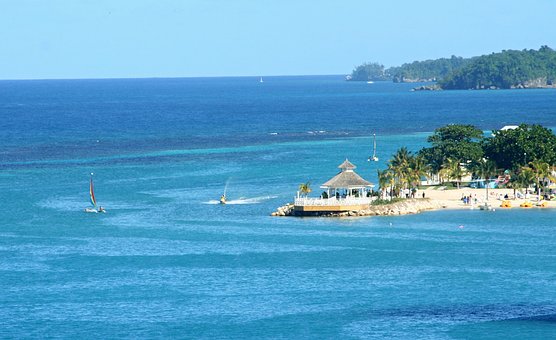 Sailboat travel in Jamaica