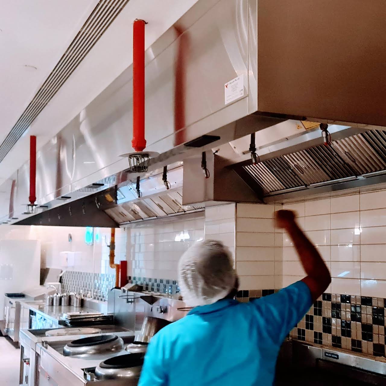 The kitchen hood is the wonder appliance that keeps the kitchen neat and clean