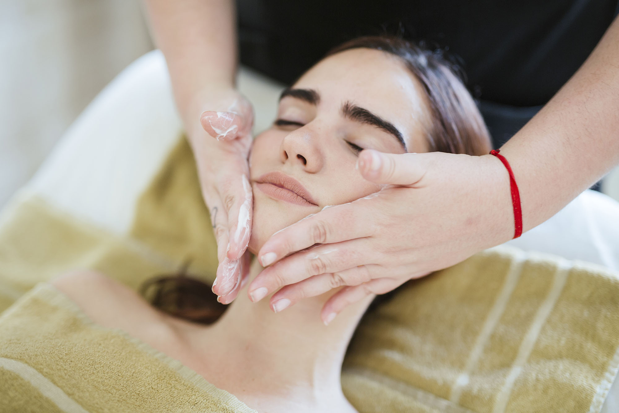 Exploring the Ups and Downs: Pros and Cons of Facial Extractions