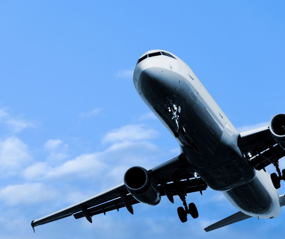 What are the age restrictions for Unaccompanied Minors flying in Sun Country?