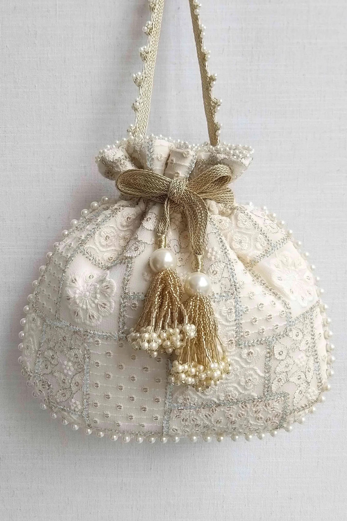 10 Must-Have Potli Bags in India to Elevate Your Ethnic Look!!
