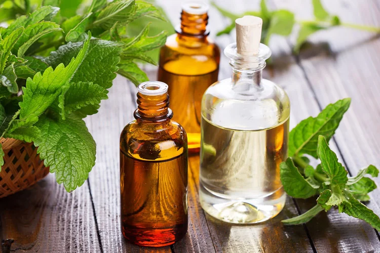 HOW TO USE ESSENTIAL HAIR OIL TO STRENGTHEN AND GROW HAIR
