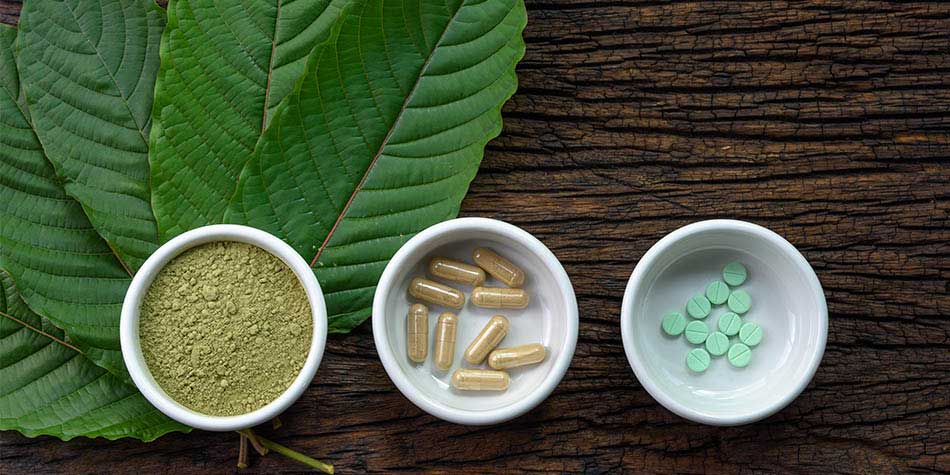 Unveiling the Distinctions: White Maeng Da vs Green Maeng Da Kratom Effects