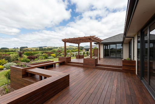 How to Design Custom Timber Decks for Lasting Value