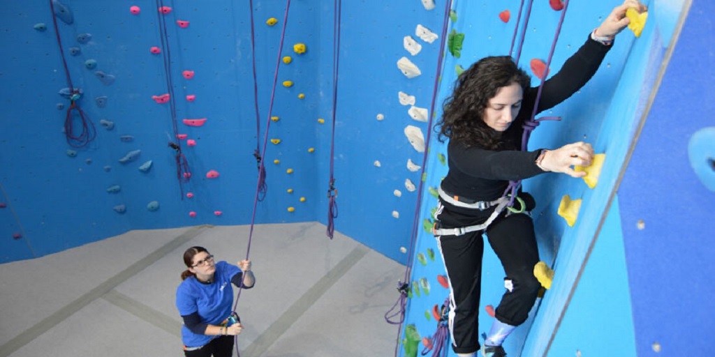Outdoor or Indoor Rock Climbing for Beginners? Which Suits You Better?