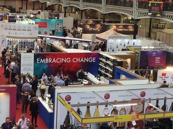 Trade Show Booth Ideas That Engage Your Crowd in Chicago