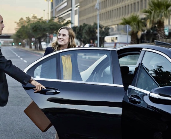 Book Luxury Airport Transfer Chauffeured Service Melbourne