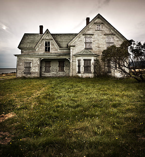 5 Essential Steps to Successfully Sell Your House Amidst a Financial Crisis