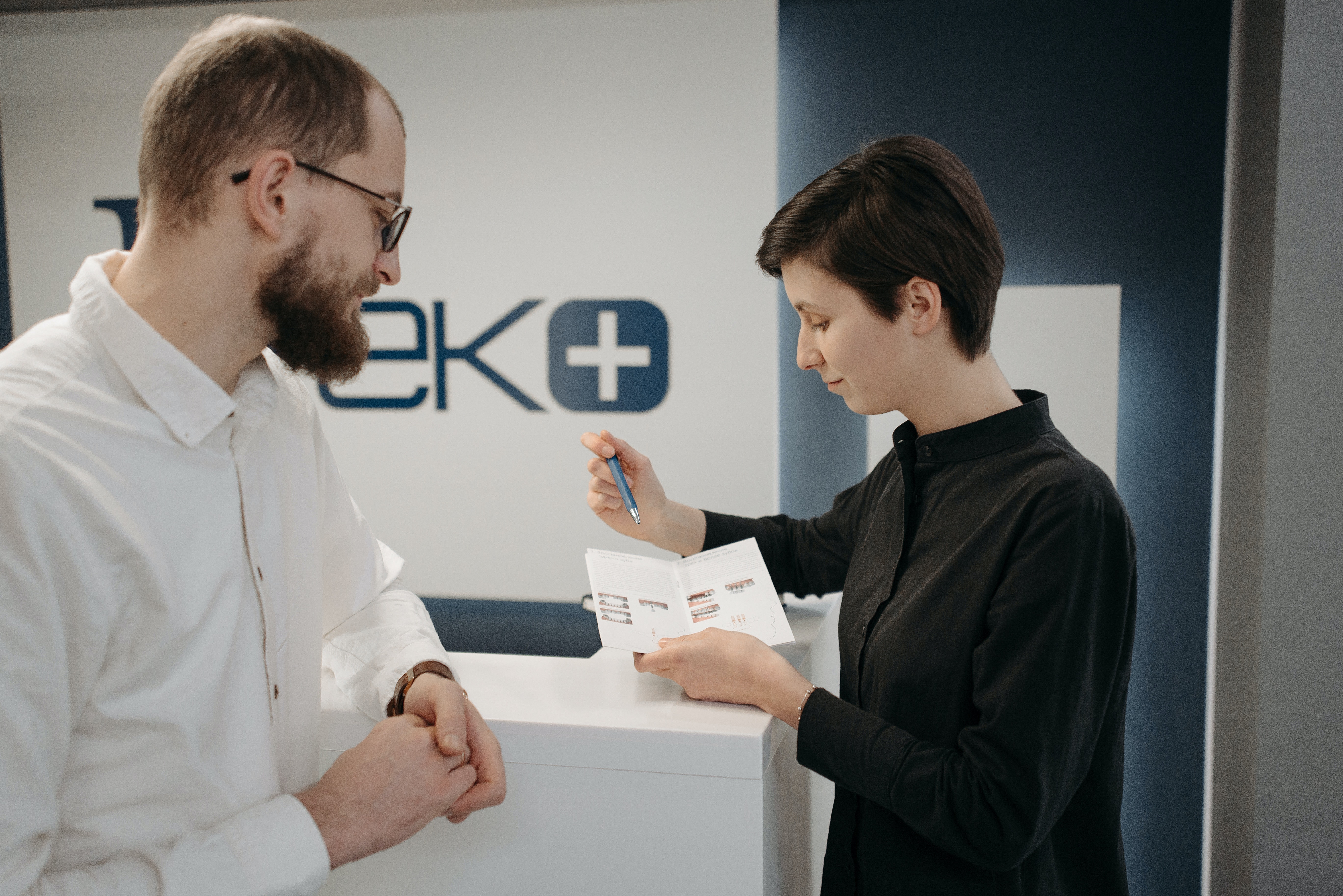 The Advantages of Using a Flyer Distribution Service for Local Businesses: