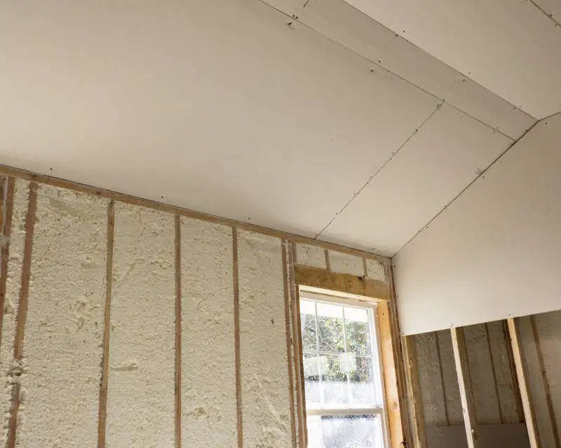Spray Foam Insulation for Garage Ceilings in Alberta | Why Do You Need Insulation?